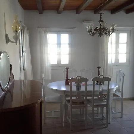 Hotel Ampelos