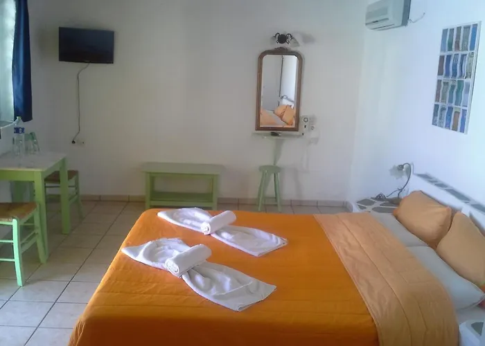 Отель Ampelos Folegandros Town